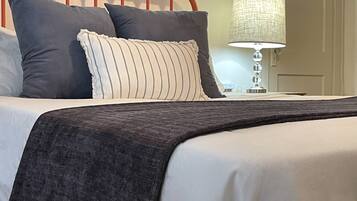 1 habitación, tabla de planchar con plancha, wifi gratis y ropa de cama