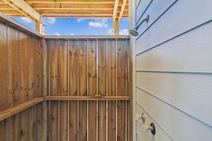 House (3 Bedrooms) | Property amenity - Cottage By The Sea by Ryson Vacation Rentals (Galveston)