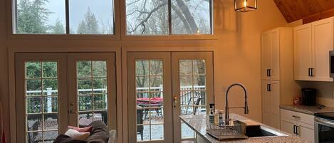 ثلاجة، ميكروويف، فرن، موقد طهي مسطح