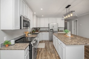 Fridge, microwave, oven, stovetop - New Home walking distance from charming downtown (Three Oaks)