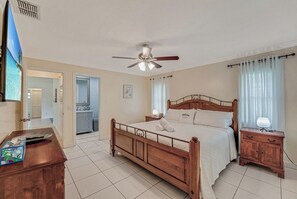 3 bedrooms, desk, iron/ironing board, free WiFi