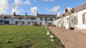 A traditional white building with a sign for 'SPIP INN' and a grassy area in front. - St Marys Cottages No1 (Alnwick)