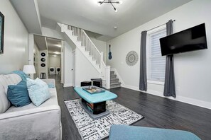 Televisión y oficina 