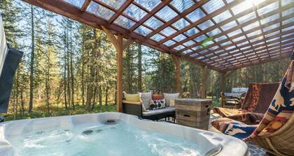 "Shanti Yurt" with private hot tub in Bragg Creek