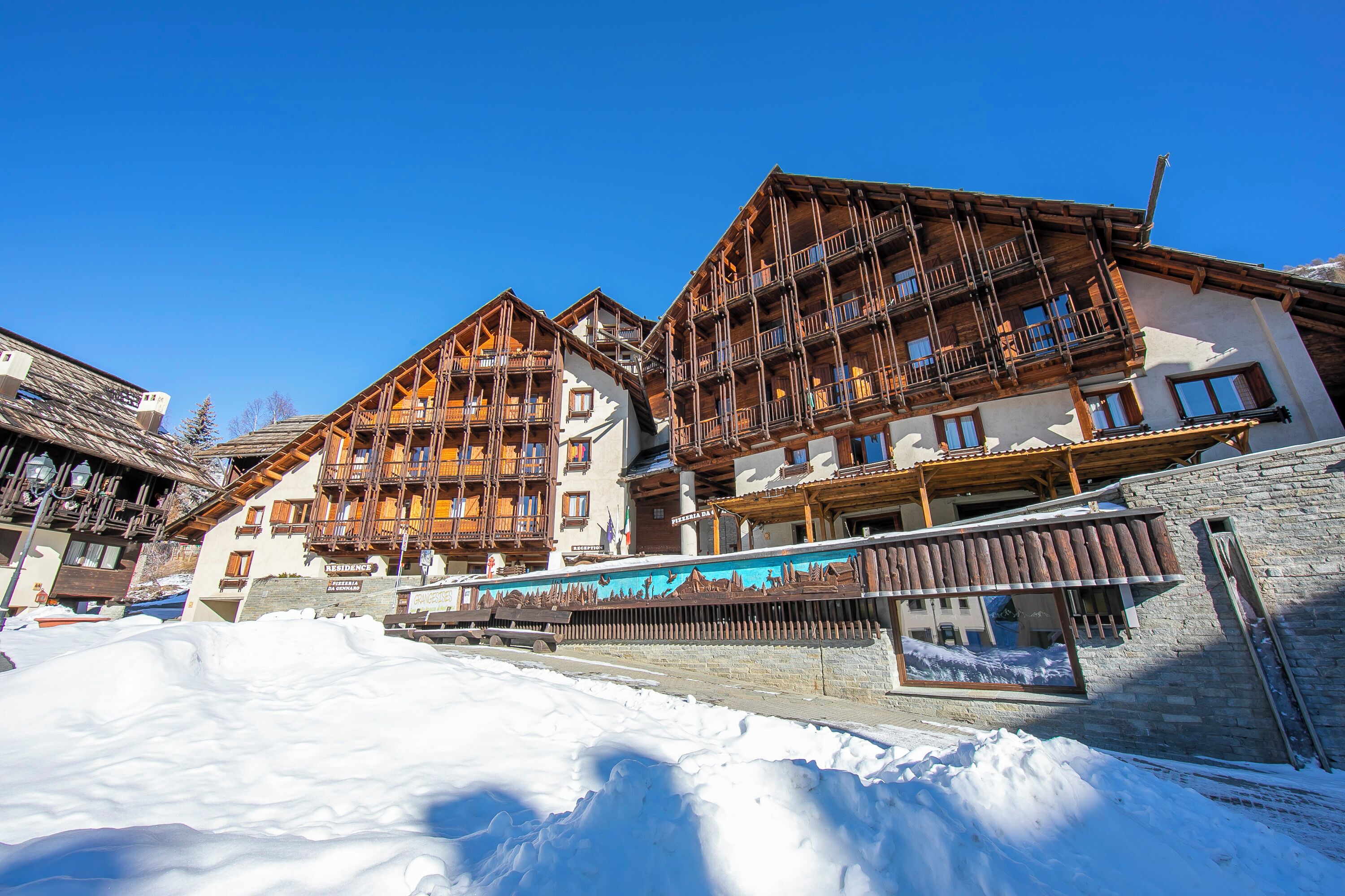 المنشأة من الخارج