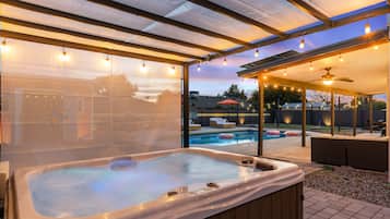 Piscina all'aperto, una piscina riscaldata