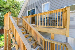 Terrace/patio - The Oasis Studio is a cozy, pet-friendly vacation rental in Fountain Square, Indianapolis. Enjoy vibrant décor, modern amenities, and walkable access to live music, dining, and art. Perfect for couples or solo travelers seeking a stylish urban escape (Indianapolis)