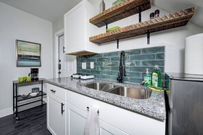 雪櫃、微波爐、爐具、咖啡機/沖茶器