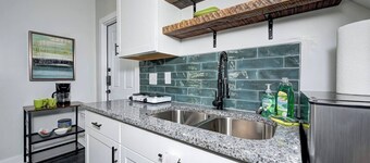 This guest suite is a 0 bedroom(s), 1 bathrooms, located in Indianapolis, IN.