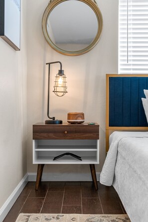 2 Schlafzimmer, Schreibtisch, Bügeleisen/Bügelbrett, Reisekinderbett