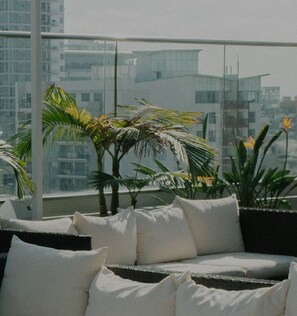 Property grounds - Gorgeous Clinton Hill 2BR w/ Gym, Pool & W/D, nr Barclays, by Blueground (Brooklyn)