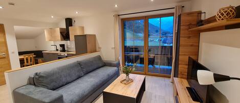 Fernseher, Tischtennisplatte