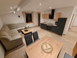 Fernseher, Tischtennisplatte