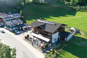 Exterior - Ferienwohnung Gipfelglück, 2-5 Personen, 60 qm, TV, 2 Schlafzimmer, Dachgeschoss (Ramsau bei Berchtesgaden)