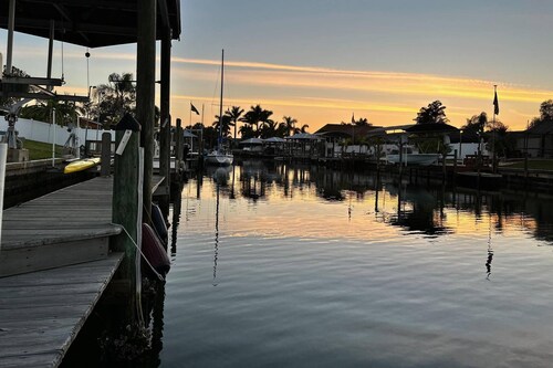 Pirates Den - 4BR Pet-Friendly Waterfront Oasis with Pool, Dock, Kayaks, Bar