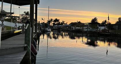 Pirates Den - 4BR Pet-Friendly Waterfront Oasis with Pool, Dock, Kayaks, Bar