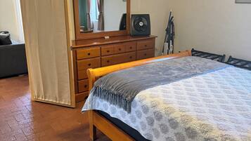 1 chambre, fer et planche à repasser, Wi-Fi, draps fournis