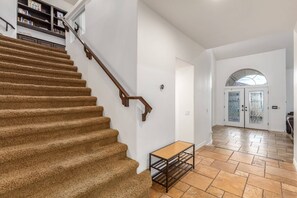 You're on your way to relaxation - 5BR Mesa Home 4600 sq.ft | Pool, Hot Tub, Putting Green, In-Ground Trampoline, Half Court Basketball (Mesa)