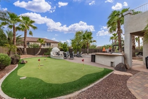 Property grounds - 5BR Mesa Home 4600 sq.ft | Pool, Hot Tub, Putting Green, In-Ground Trampoline, Half Court Basketball (Mesa)