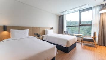 Twin kamer, 2 eenpersoonsbedden | Een bureau, een laptopwerkplek, gratis wifi, beddengoed