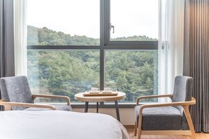 Desk, laptop workspace, free WiFi, bed sheets