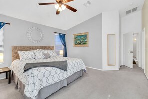 3 slaapkamers, een strijkplank/strijkijzer, reisbedje, gratis wifi