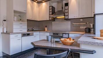 Kühlschrank, Ofen, Herdplatte, Geschirrspüler