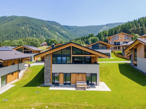 Lovely ski in-ski out lodge with sauna