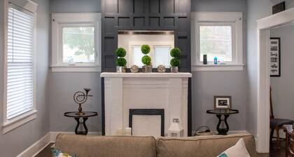 Cozy Cottage within walking distance of downtown!