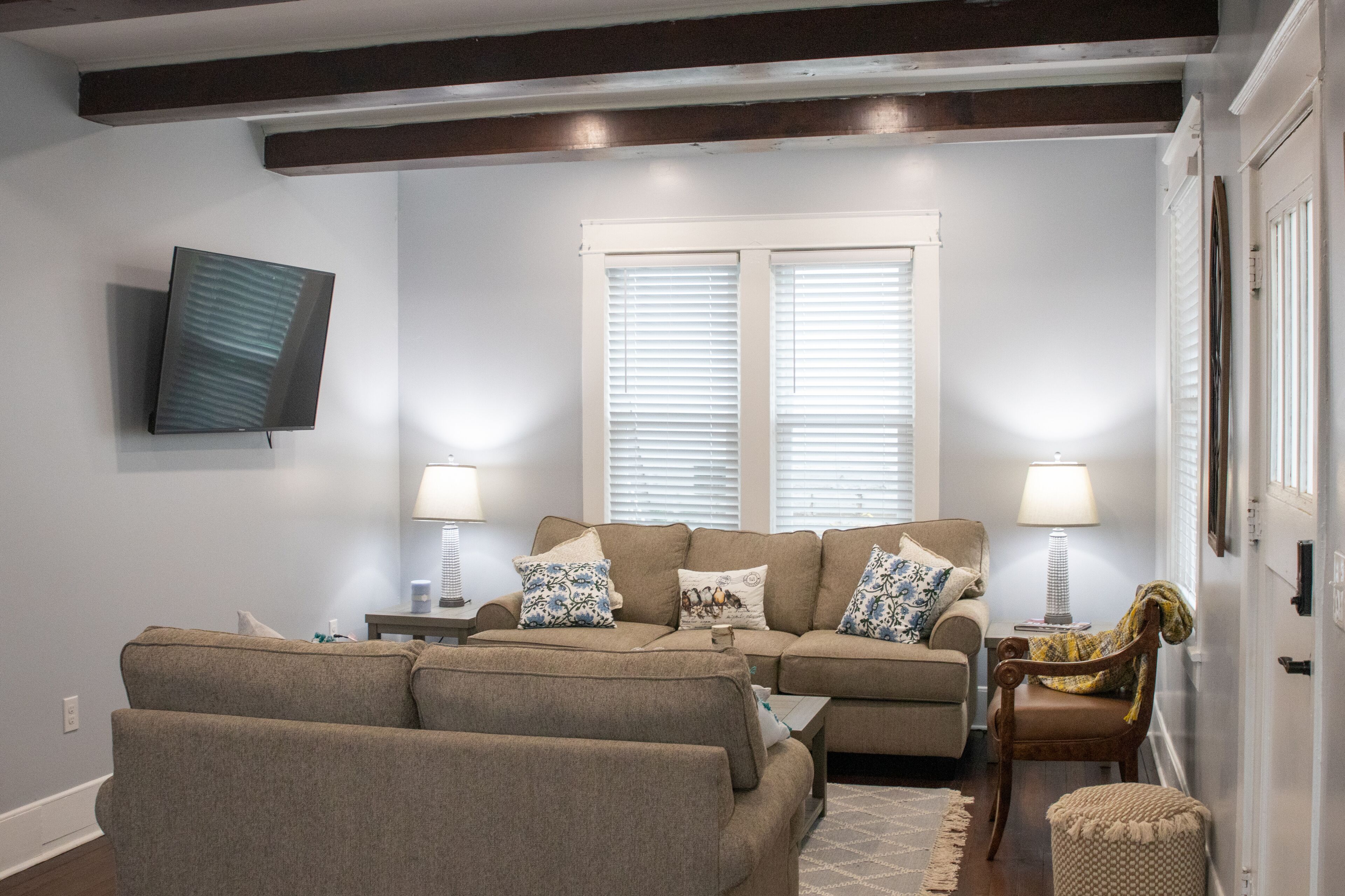 Cozy Cottage within walking distance of downtown!