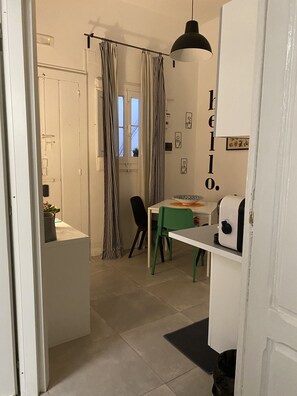 Interior - casaRó, cozy, comfortable,800mt from ferr/centr station,..a treat! (Bari)