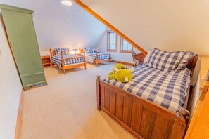 A bedroom with two wooden beds, a green wardrobe, and a window. - The Sunflower-Secluded luxury,hot tub,minutes to town (Skyland & Surrounding Areas)