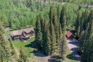 Exterior - The Sunflower-Secluded luxury,hot tub,minutes to town (Skyland & Surrounding Areas)