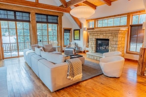 TV, fireplace, video games, foosball - The Sunflower-Secluded luxury,hot tub,minutes to town (Skyland & Surrounding Areas)