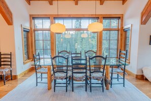 Dining - The Sunflower-Secluded luxury,hot tub,minutes to town (Skyland & Surrounding Areas)