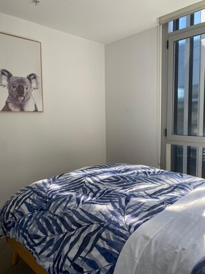 2 bedrooms, travel crib, internet, bed sheets