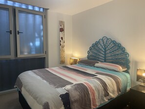 2 bedrooms, travel crib, internet, bed sheets