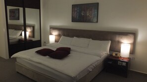 ベーシック ルーム | エジプト綿のシーツ、高級寝具、ピロートップベッド、セーフティボックス (室内)