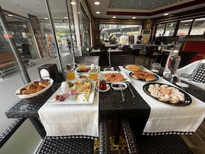 Petit déjeuner buffet compris tous les jours