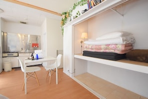 Comfort Apartment 101 | Bed sheets - Comfy Stay MR2 (Nara)