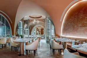 Dining - Five Palm Jumeirah 2 Bdr Full Sea View (Dubai)