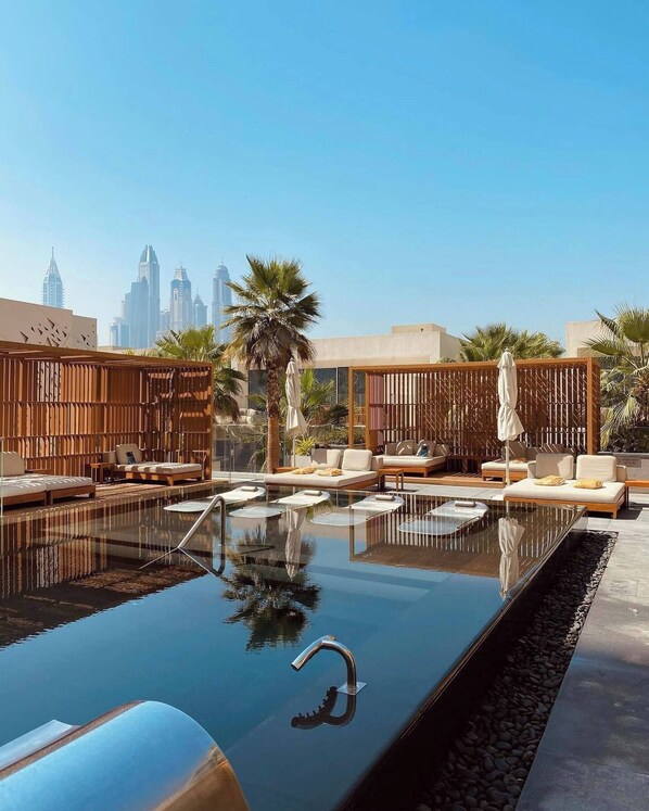 Pool - Five Palm Jumeirah 2 Bdr Full Sea View (Dubai)