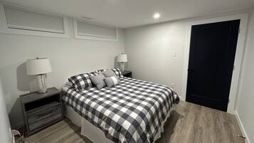 1 habitación, tabla de planchar con plancha, wifi gratis y ropa de cama