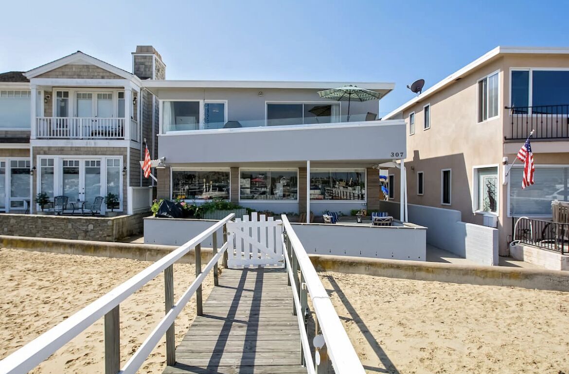 Excellent quiet bay view condo!