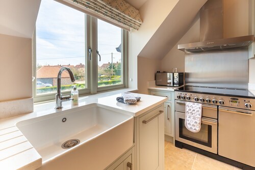 Choseley Cottage - modern cottage sleeping 6 in Docking