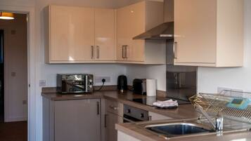 Refrigerador, microondas, horno y lavavajillas