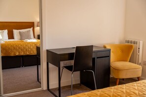 2 chambres, fer et planche à repasser, Wi-Fi, draps fournis