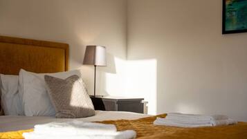 2 habitaciones, tabla de planchar con plancha, wifi y ropa de cama