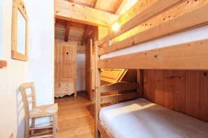 2 Schlafzimmer, Bügeleisen/Bügelbrett, Reisekinderbett