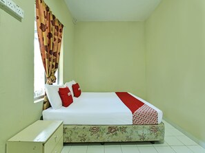 Deluxe Single Room - OYO 90708 D'kuala Waterfront Chalet & Boat Charters (Kuala Rompin)